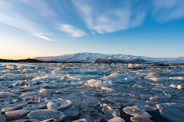 アイスランド ヴァトナヨークトル氷河　ヨークルスアゥルロゥン湖
