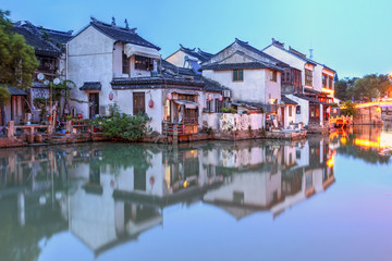 Fototapeta na wymiar Traditional Chinese water houses in Tongli, China