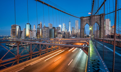 Brooklyn Bridge and skyline of Manhattan at night
