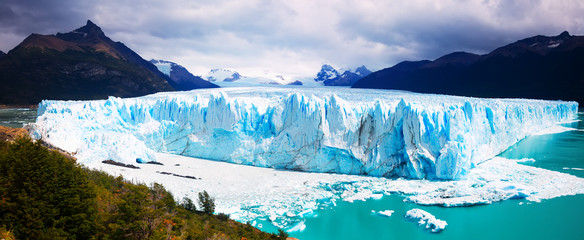 View of glacier Perito Moreno (Glaciar Perito Moreno) located in national park Los Glyacious....