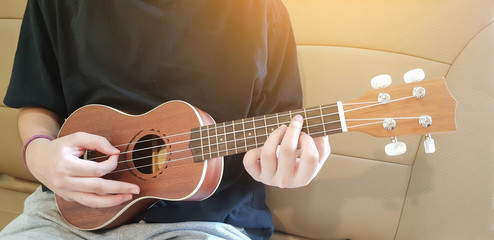 Fototapeta premium Girl playing ukulele