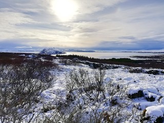 Paisaje nieve al atardecer, Islandia