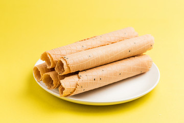 Use milk, flour and other ingredients to make delicious omelets