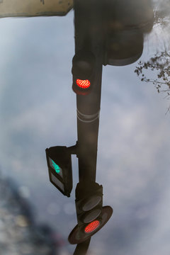 SEM&Aacute;FORO EN ROJO Y VERDE