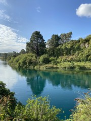 Fototapeta na wymiar Rivière à Taupo, Nouvelle Zélande