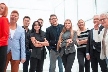 Obraz premium Group of smart young multiethnic businesspeople discussing