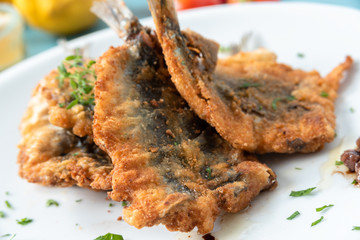 Piatto di sardine fritte, cucina Italiana