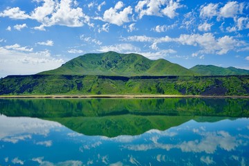 Fototapeta premium lake and mountains