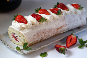 Biscuit roll with cream and strawberry