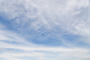 Obraz premium Cirrocumulus clouds in the light blue sky background