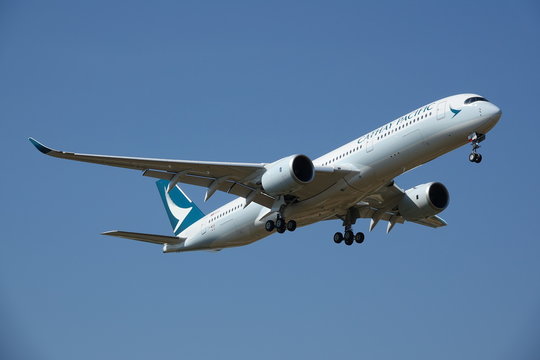 cathay pacific a350 atterrissage