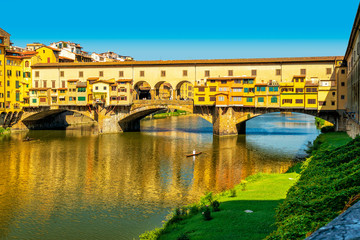 Morgensonne am Ponte Vecchio in Florenz