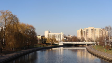 Fototapeta na wymiar autumn MInsk central street with buildings and quayside