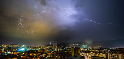 Dramatic sky with lighting in Tbilisi © Anna Bogush