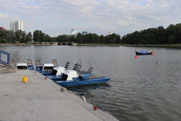 boat station in Minsk with building and pier