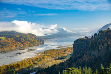 Naklejka premium View from the Women's Forum viewpoint of the Columbia River, vista house, crown point and the Columbia River Gorge National Scenic Area, Oregon.