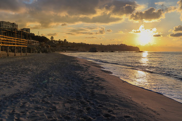 Praia de Tropea no Sul da Italia. Entardecer  maravilhoso em local historico e turistico. 