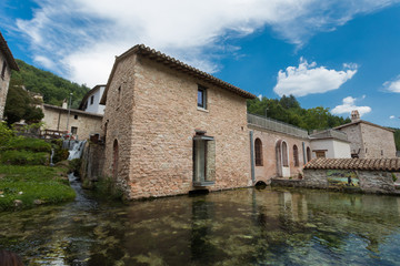 Fototapeta na wymiar Rasiglia con le sue cascate, provincia di Perugia, Umbria