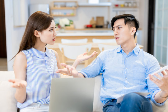couple argue finances at home