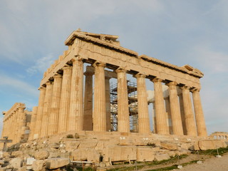 Obraz premium View of the Parthenon, the ancient temple of goddess Athena, in Athens, Greece