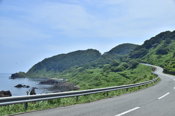 能登の海岸沿いの道