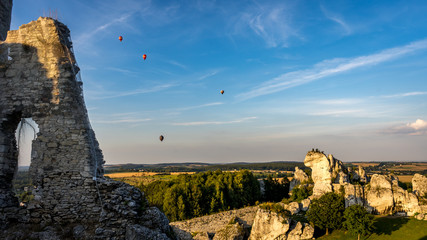 Balony nad ruinami zamku w Ogrodzieńcu © Franciszek