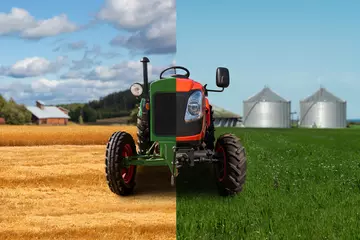 Gordijnen Een halve oude tractor en een halve nieuwe moderne tractor. Ontwikkeling van landbouwmachines © scharfsinn86