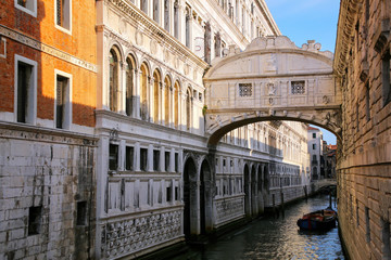 Fototapeta na wymiar Ponte dei Sospiri (Bridge of Sighs) in Venice, Italy.