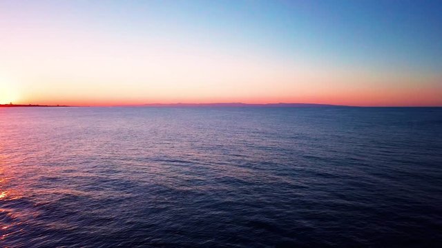 Trani tramonto con vista del promontorio del Gargano