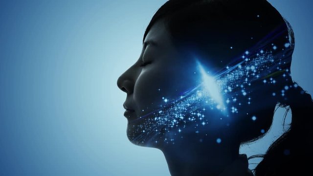 瞑想する女性　マインドフルネス