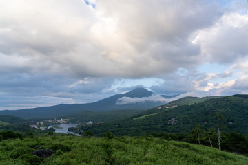 Naklejka premium 夏の車山高原から白樺湖を望む