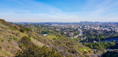 Fototapeta na wymiar view of Los Angeles from the hills