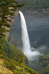 Obraz premium Helmcken Falls on Murtle River in Wells Gray Provincial Park, British Columbia, Canada