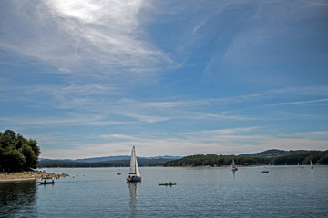 Żaglówki na zalewie © Wojciech