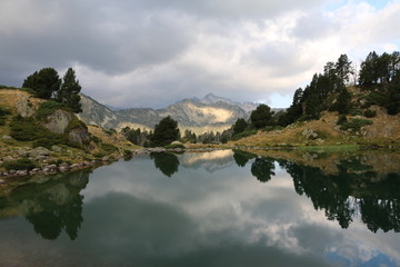 Reflets du lac inférieur de Bastan