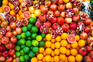 Oranges, grapefruits and pomegranates, a fruit counter.