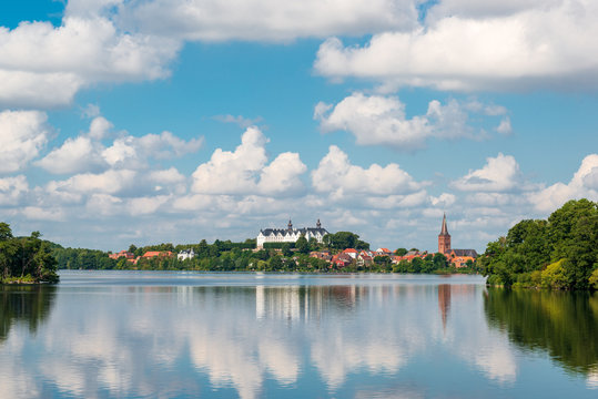 Fotos einer Bootsfahrt auf dem Gro&szlig;en Pl&ouml;ner See ein unter Naturschutz stehender See in Schleswig-Holstein