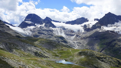 Fototapeta na wymiar Blick zum Piz Buin und Ochsentaler Gletscher
