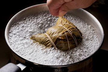 Put The Zongzi To Boiling Water