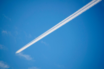 Fototapeta premium 飛行機雲