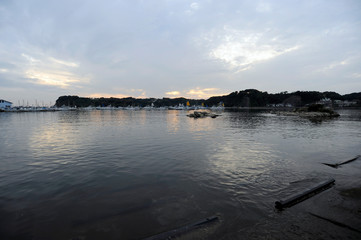 Fototapeta premium 夕暮れの漁港
