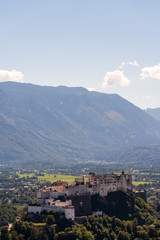 Fototapeta na wymiar Festung Hohensalzburg in Salzburg Österreich vom Kapuzinerberg