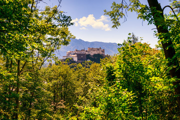 Naklejka premium Festung Hohensalzburg in Salzburg Österreich vom Kapuzinerberg