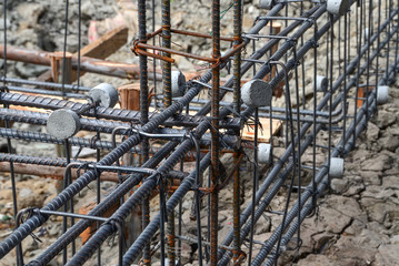 The construction steel bars are strapped with several strands of wire, and the circular cement is bonded at a distance, to provide the strength of the building foundation.