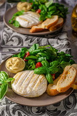Grilled camembert with delicious salad
