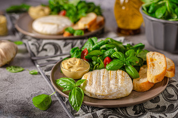 Grilled camembert with delicious salad