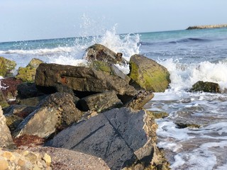 Fototapeta na wymiar rocks and waves crashing in the sea