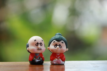 Miniature Japanese style ceramic doll garden ornaments Is a pair of happy old people