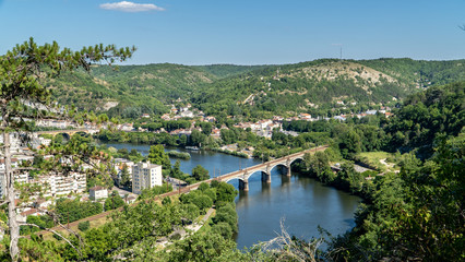 Fototapeta na wymiar Pont Louis Philippe über den Fluss Lot, Cahors, Occitanien, Frankreich