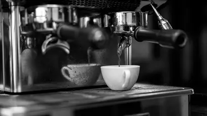 Tableau sur aluminium  Coffee machine Cafe restaurant Black and white..  © SHUTTER DIN